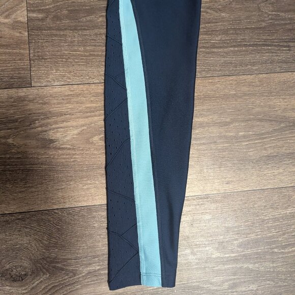 UA Women's Leggings - Picture 2 of 4